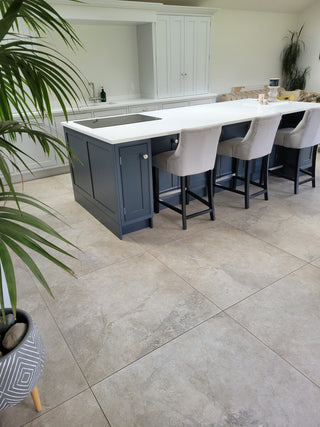 Travertine Sabbia Natural Porcelain image 2