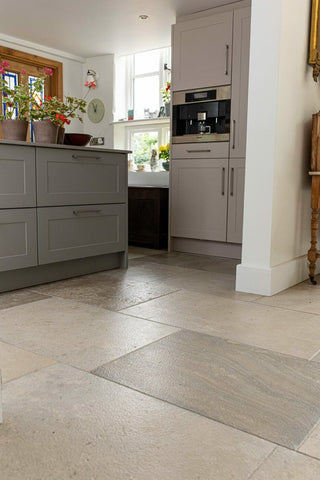 Chateaux Gris Antiqued Limestone image 4