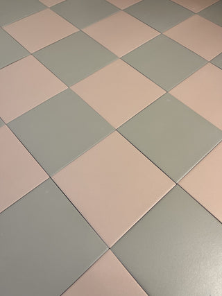 Victorian Pastello Dutch White and Blush Chequer Porcelain image 4